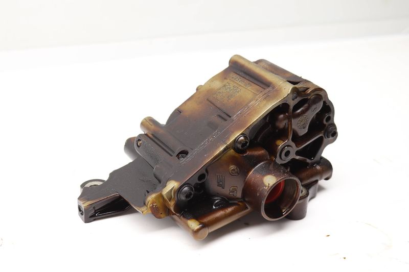Engine Oil Pump 11417573747 — Used (SKU 561974)