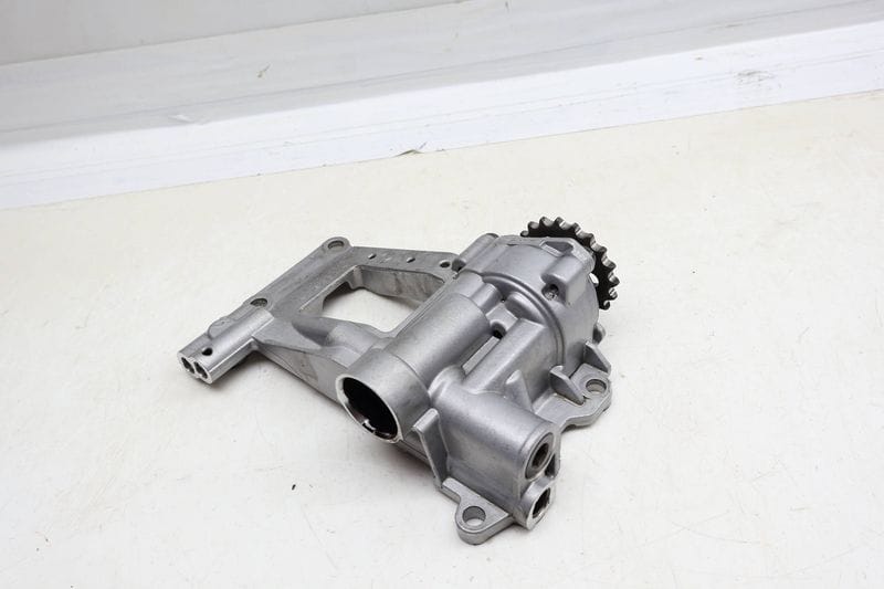 Engine Oil Pump 11417792945 — Used (SKU 674258)