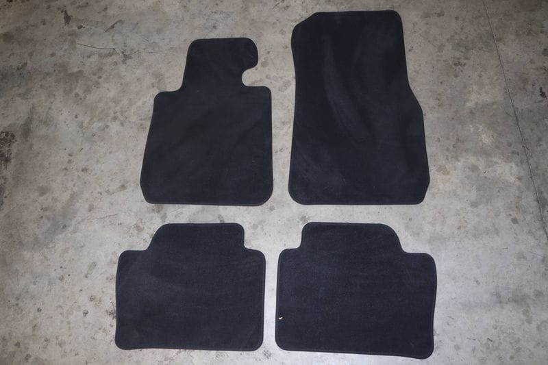 Complete Carpet Floor Mat Set 51477290024 — Used (SKU 496861)