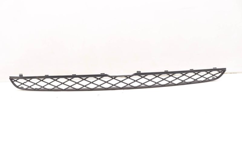 Upper Center Bumper Grille 51117159597 — Used (SKU 448380)