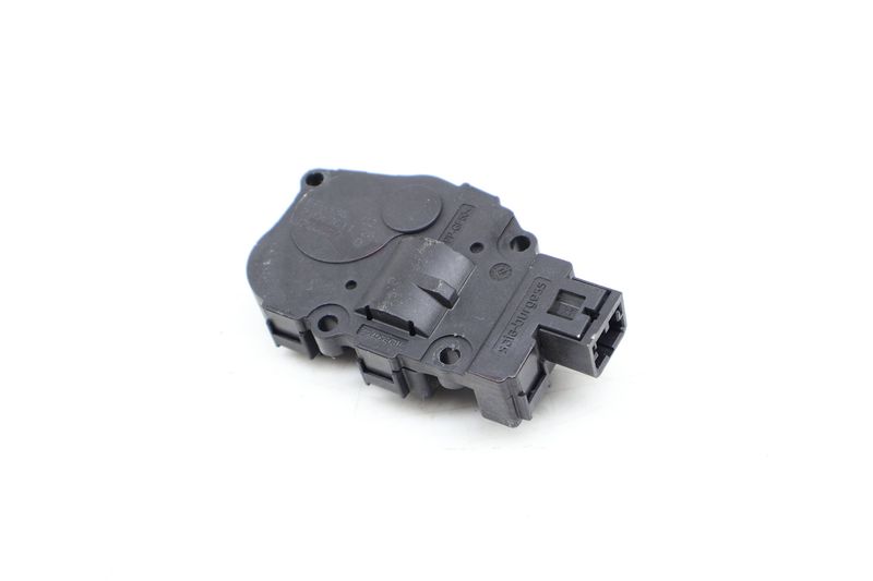 HVAC Flap / Servo Air Motor / Actuator 64119321034 — Used (SKU 673939)