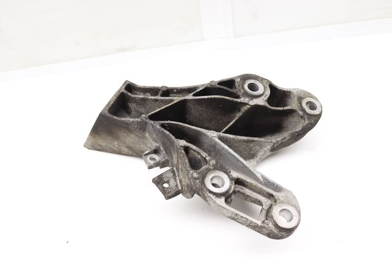 Engine Mount Bracket 22116778331 — Used (SKU 561891)