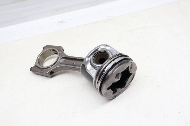 Piston w/ Connecting Rod 11257799883 — Used (SKU 674261)