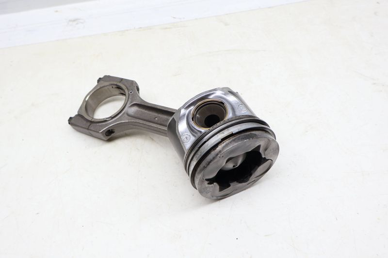 Piston w/ Connecting Rod 11257799883 — Used (SKU 674263)