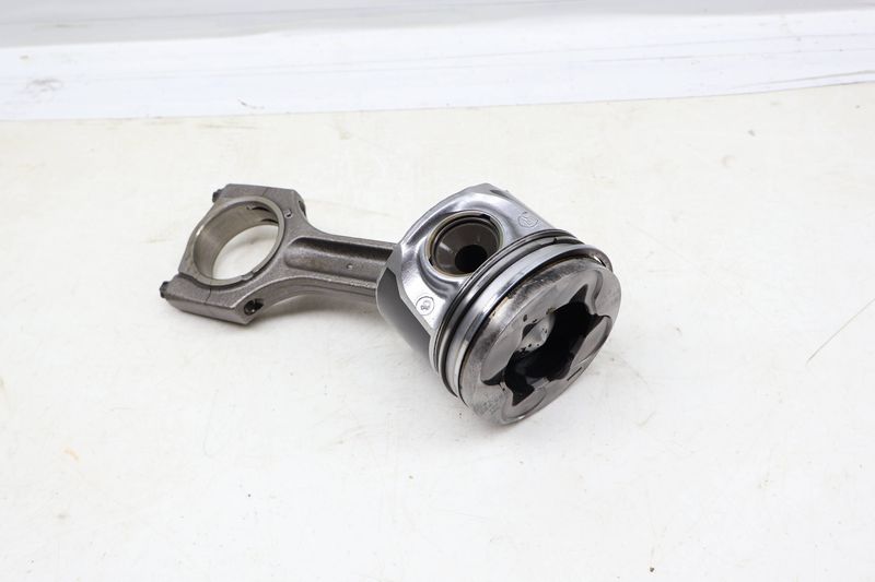 Piston w/ Connecting Rod 11257799883 — Used (SKU 674264)