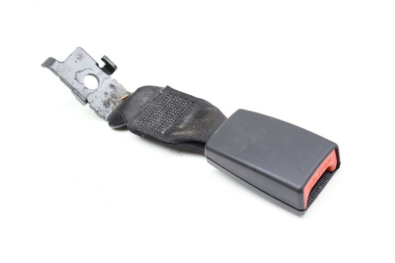 Center Seat Buckle / Receiver 72117228720 — Used (SKU 674116)