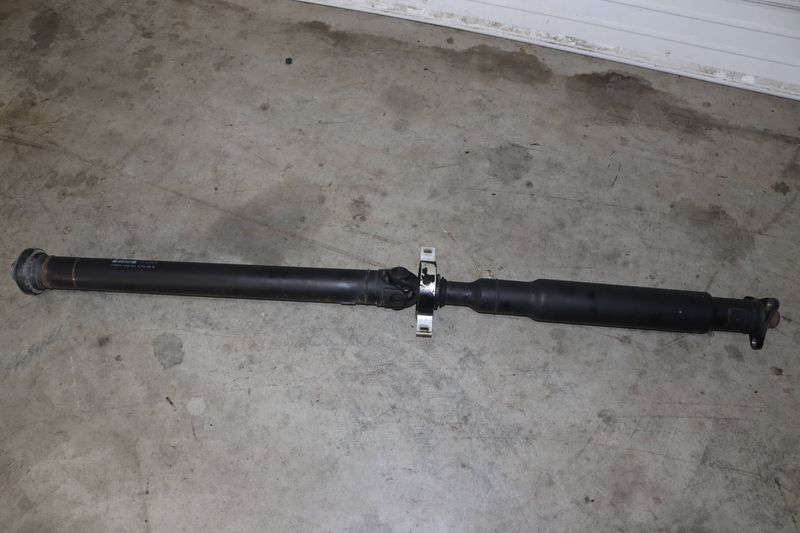 Driveshaft / Propeller Shaft 26107589128 — Used (SKU 510704)