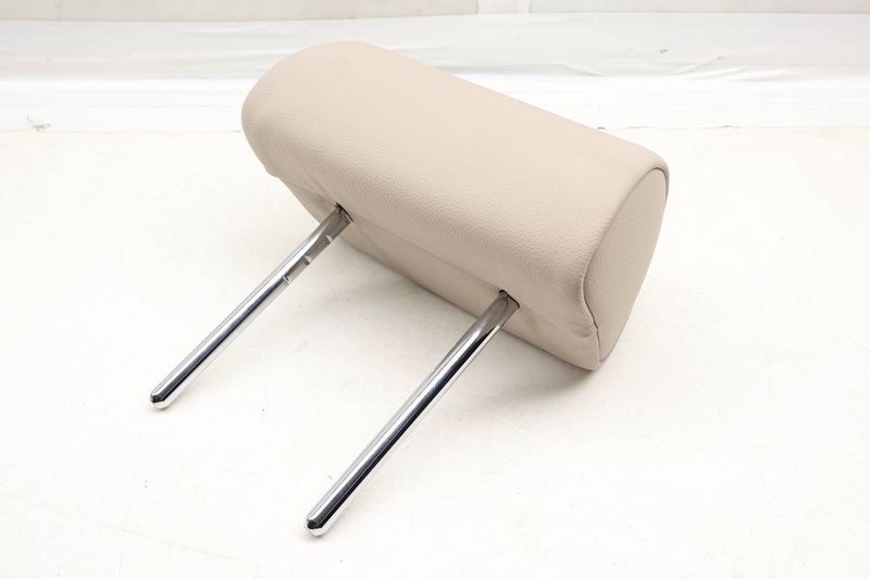 Outer Headrest / Head Rest (NEVADA LEATHER) 52207252992 — Used (SKU 673858)