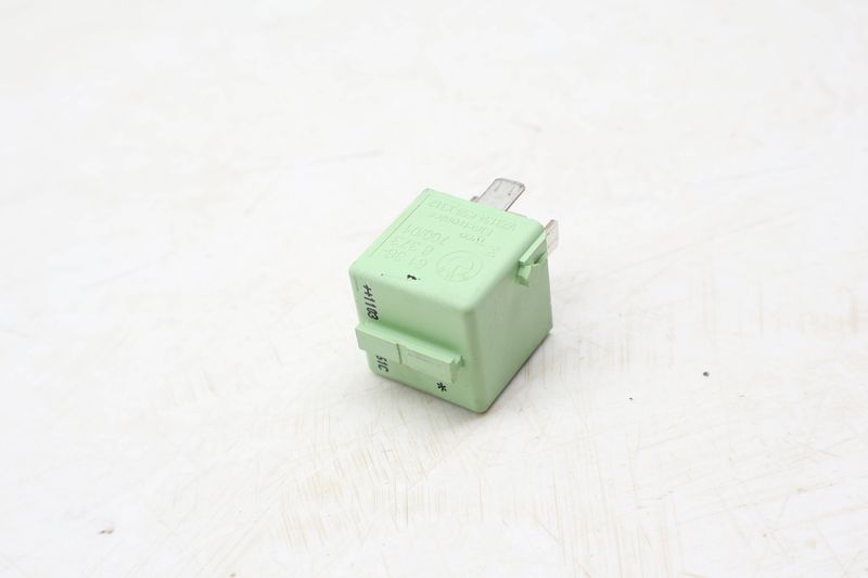 Relay 61368373700 — Used (SKU 674348)