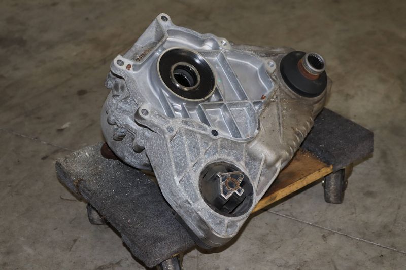 Transfer Case / Box 27107643751 — Used (SKU 496933)