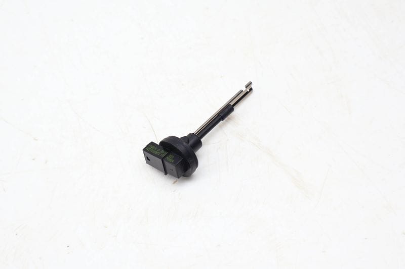 Cabin Air Temperature / Temp Sensor 2218300872 — Used (SKU 691004)