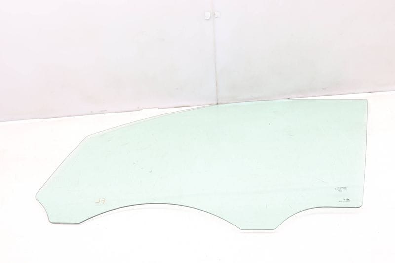 Door Window Glass 7P5845021B — Used (SKU 476565)