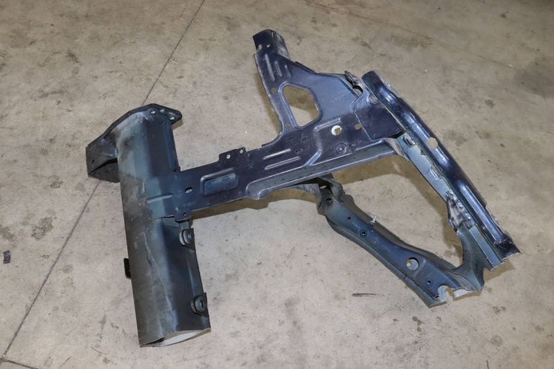 A Pillar / Fender Mount Bracket 7P0805192 — Used (SKU 477035)