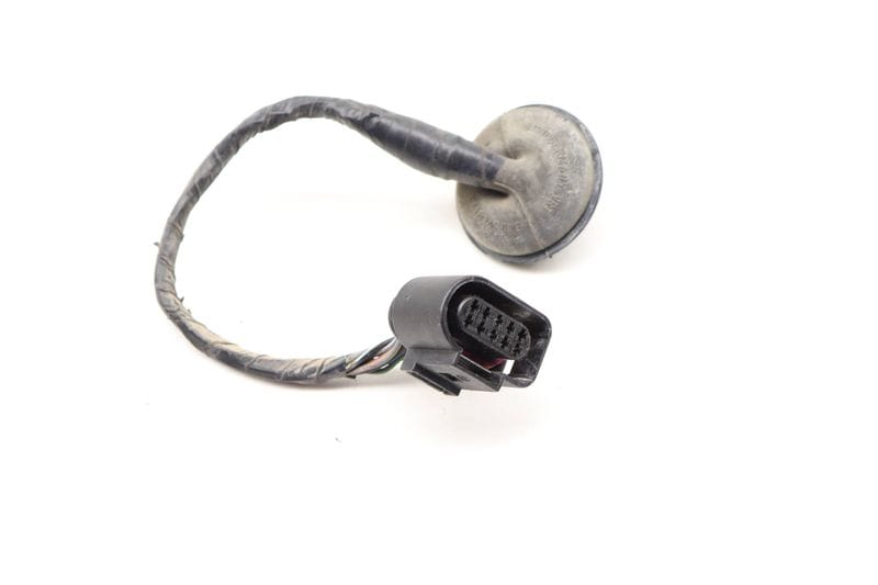 Outer Tail Light Wiring Connector / Pigtail — Used (SKU 432271)