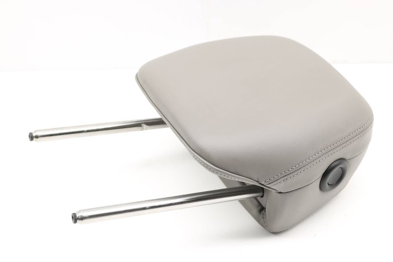 Seat Headrest / Head Rest 7P5885901B — Used (SKU 378710)