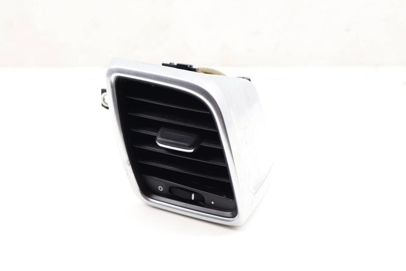 Dash Air Vent 97055213101 — Used (SKU 608510)