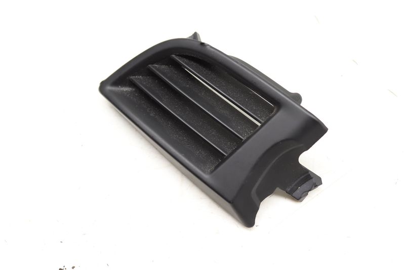Upper Dash Defrost Trim / Vent 97055245600 — Used (SKU 543388)