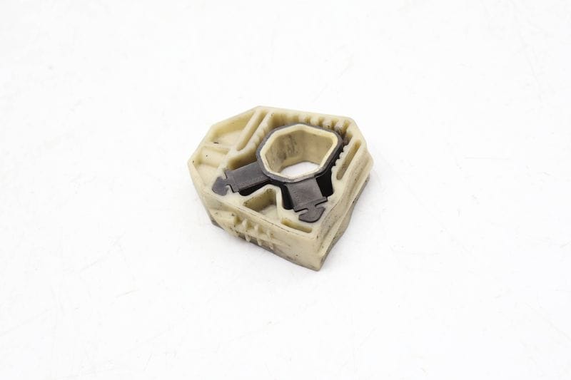 Upper Radiator Mount / Bracket 1K0121367P — Used (SKU 667396)