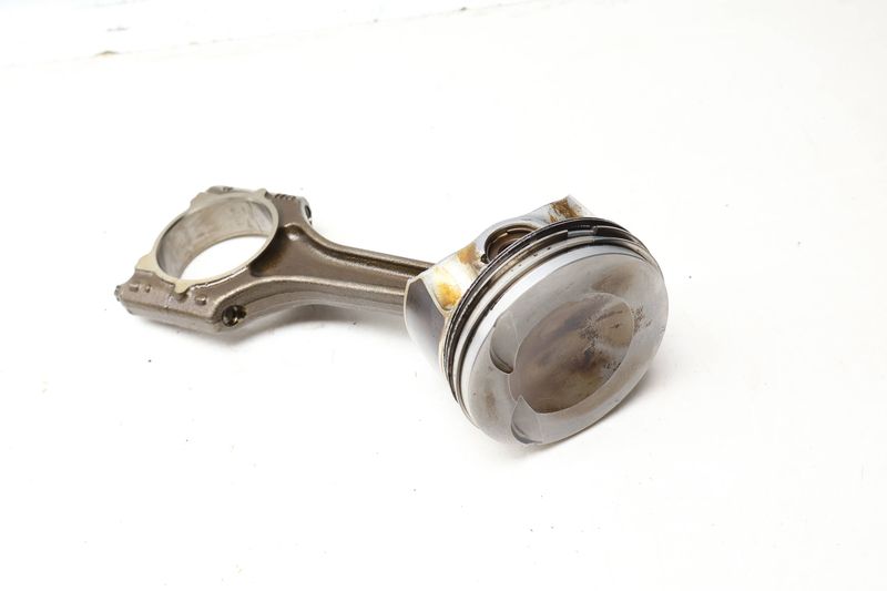 Piston w/ Connecting Rod 06H107065AM — Used (SKU 667499)