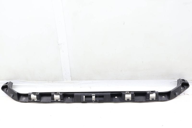 Center Bumper Mount / Bracket 3C8807863C — Used (SKU 667483)