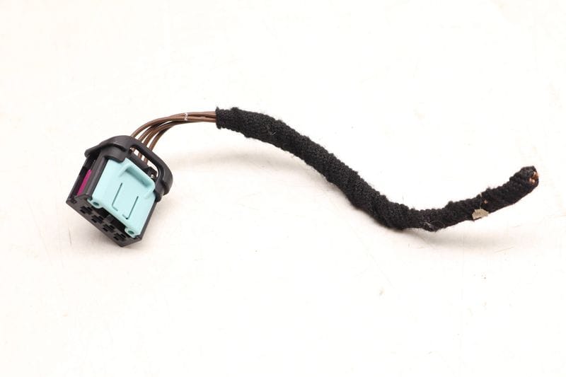 Tail Light Wiring Connector / Pigtail — Used (SKU 533183)