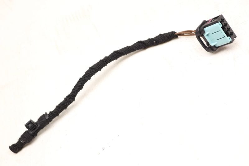 Tail Light Wiring Connector / Pigtail — Used (SKU 533184)