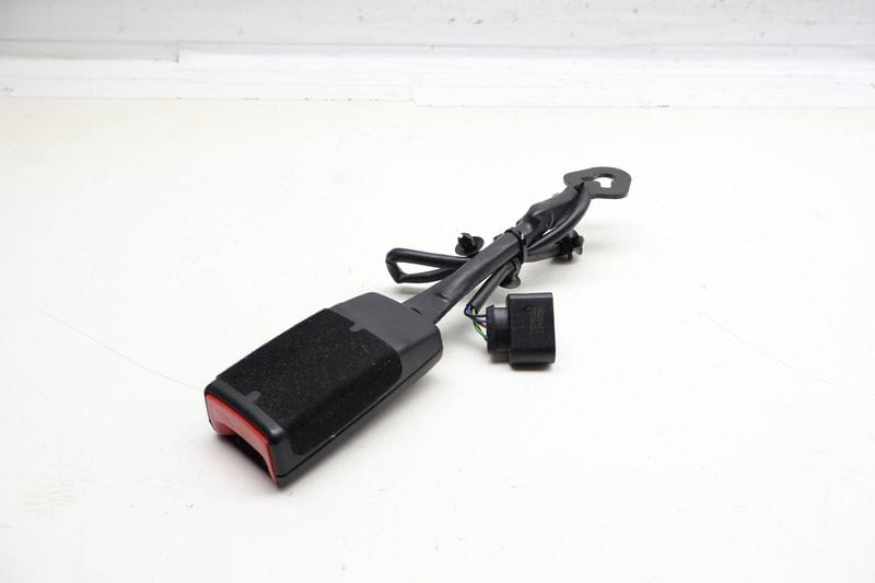 Seat Belt Buckle / Receiver 7P0857756C — Used (SKU 736524)