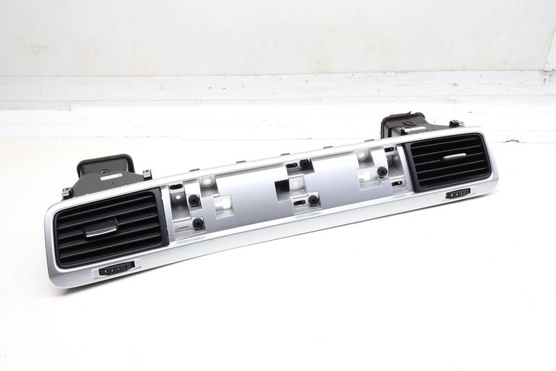 Dash Trim Panel / Air Vent Assembly 7P1857190A — Used (SKU 736462)