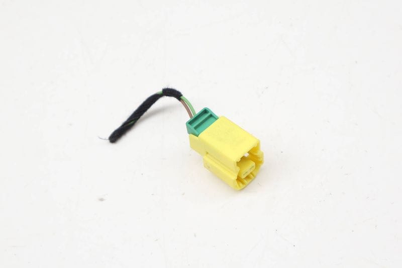 2-PIN Wiring Harness Connector / Pigtail 8K0973323S — Used (SKU 724736)