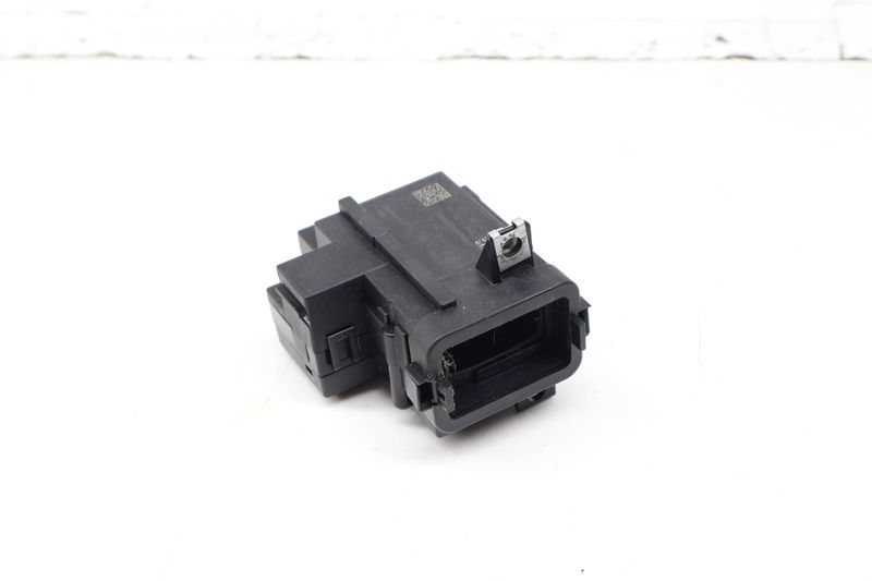 Ignition Starter Switch 8K0909131D — Used (SKU 724749)