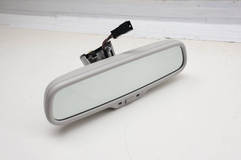 Interior Rear View Mirror w/ Auto Dim / Compass 8R0857511C — Used (SKU 724930)