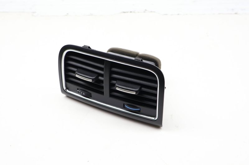 Center Air Vent 8K0819203E — Used (SKU 724918)