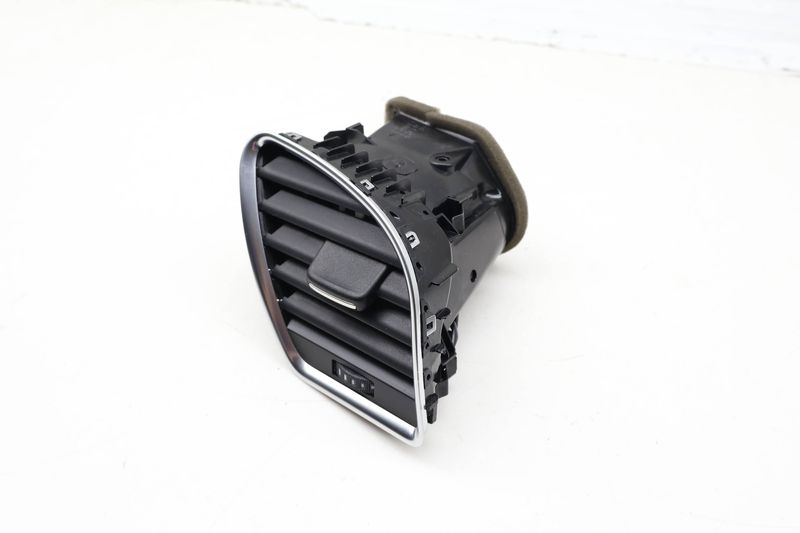 Dash Air Vent 8T1820902C — Used (SKU 724920)