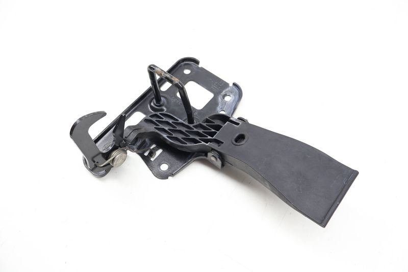 Upper Hood Latch / Lever 8T0823480 — Used (SKU 724863)