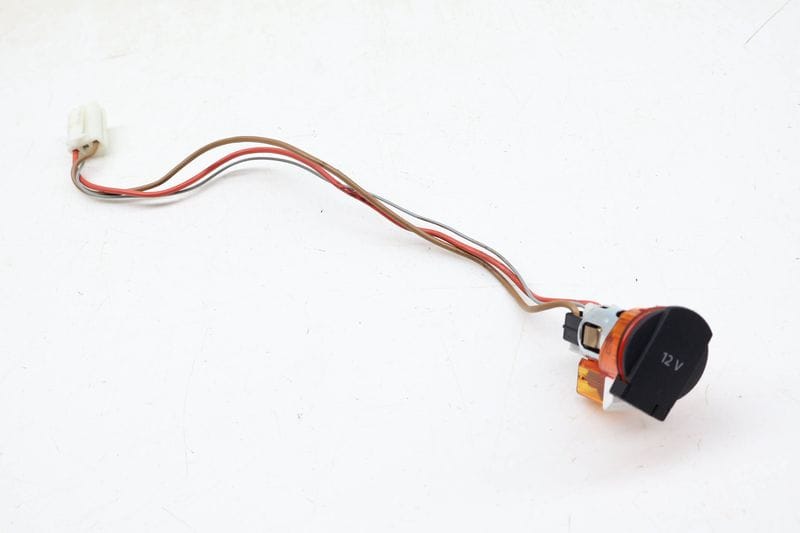 12V Power Outlet 8K0919309 — Used (SKU 688947)