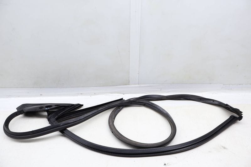 Convertible Outer Door Seal / Weather Stripping 8F0837912D — Used (SKU 689483)