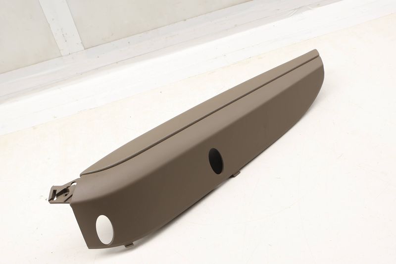 Door Panel Armrest 8T1867174 — Used (SKU 689136)