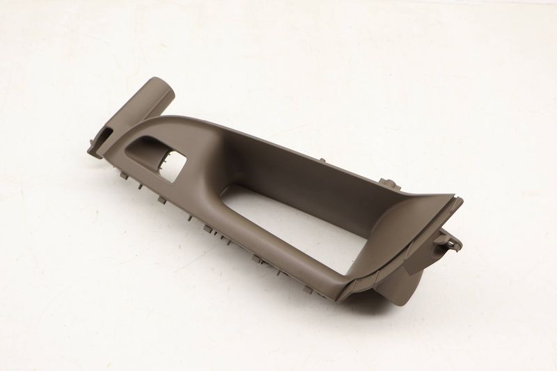 Door Panel Switch Trim 8T1867172 — Used (SKU 689140)