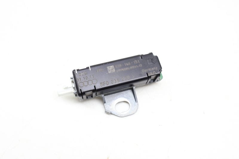 Antenna Booster 8F0035225J — Used (SKU 689185)
