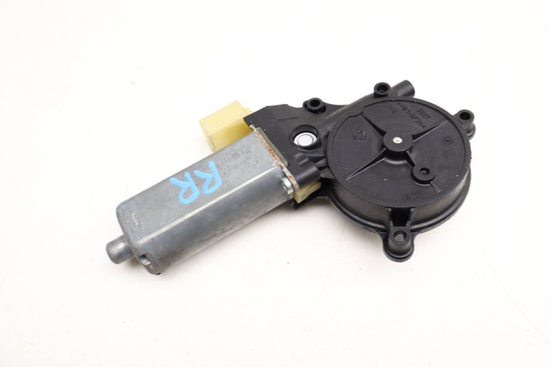 Convertible Quarter Window Motor 8F0959812 — Used (SKU 689367)