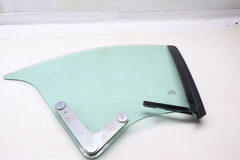 Convertible Side Quarter Window / Glass 8F0845298B — Used (SKU 689107)