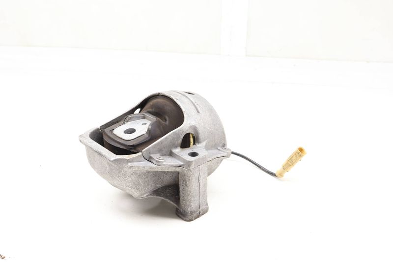 Engine / Motor Mount 8R0199381AK — Used (SKU 689462)