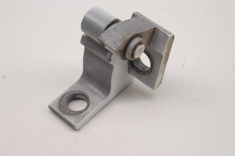 Upper Door Hinge 4H0831402A — Used (SKU 254237)
