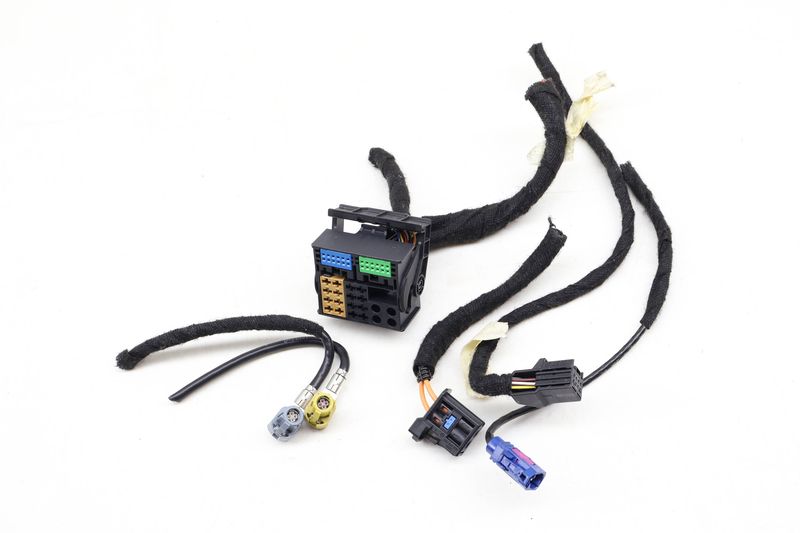 Dash MMI / Multimedia Unit Wiring Harness / Connector Set — Used (SKU 637517)