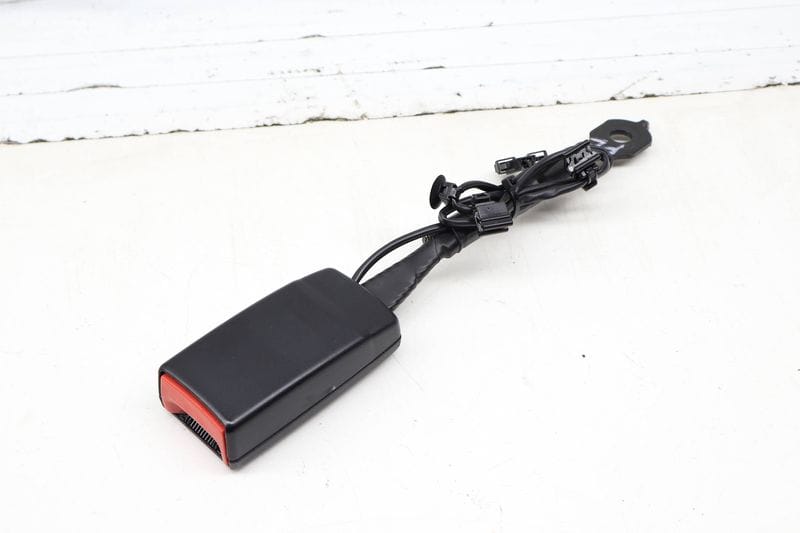 Seatbelt / Seat Belt Buckle Receiver 8R0857755H — Used (SKU 722649)