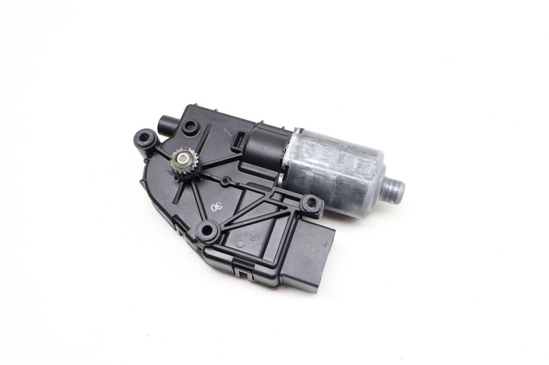 Sunroof / Sun Roof Motor 8R0959591A — Used (SKU 722929)