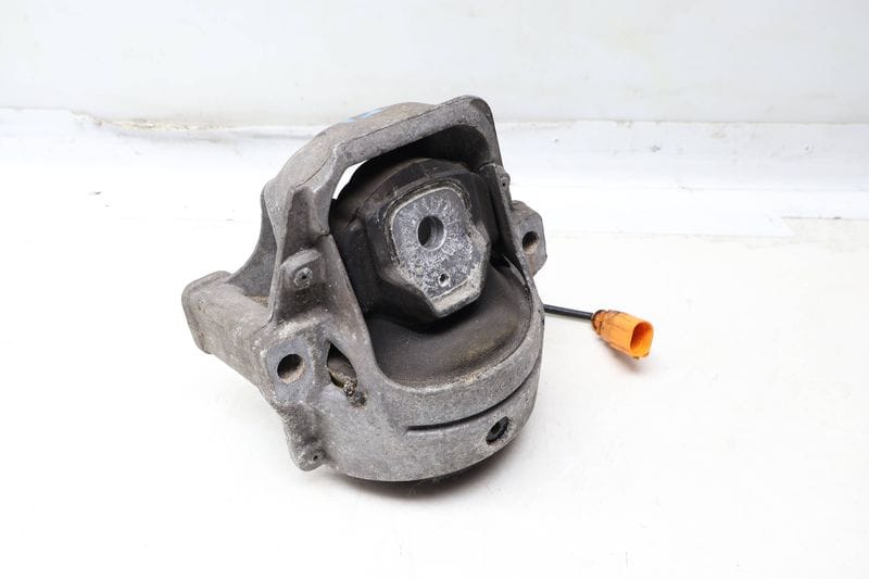 Engine / Motor Mount 8R0198381B — Used (SKU 658608)