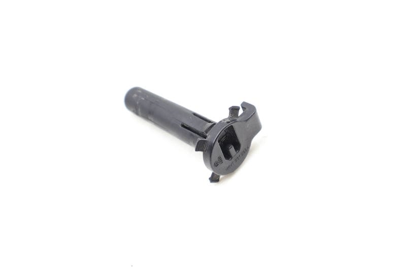 Radiator Mount Bolt / Pin WHT001506A — Used (SKU 637406)