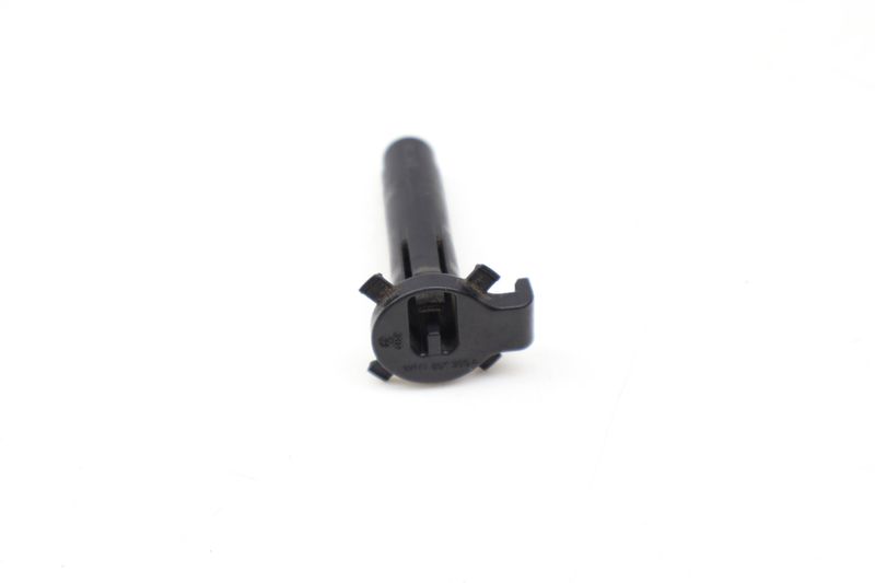Radiator Mount Bolt / Pin WHT001506A — Used (SKU 722808)