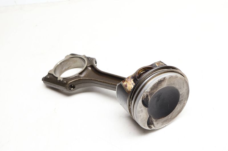 Piston w/ Connecting Rod 06H107065DM — Used (SKU 658586)